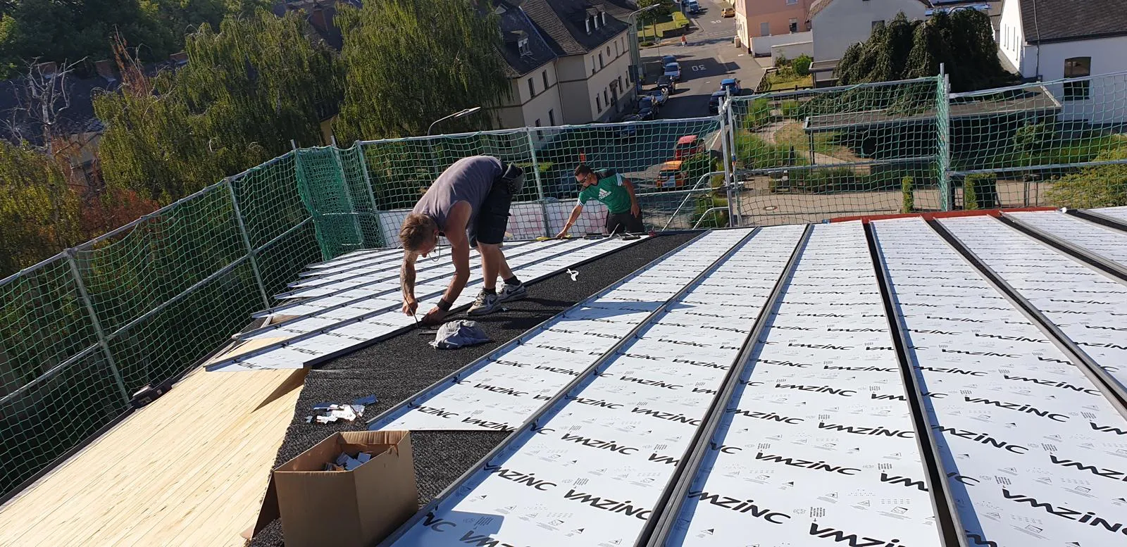 Dachdecker Team bei der Arbeit